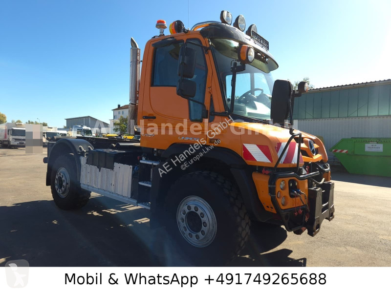 Грузовик Unimog...