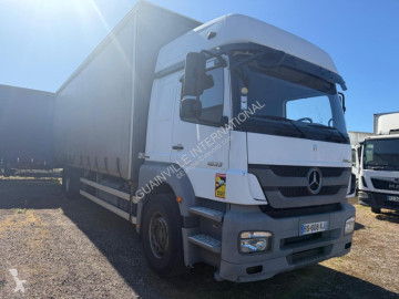 Camião caixa aberta com lona Mercedes