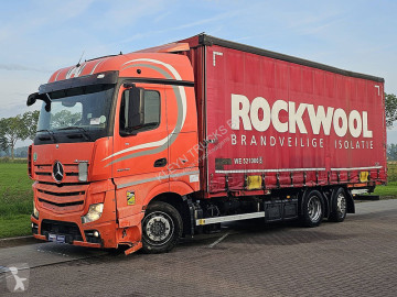 Mercedes tautliner truck