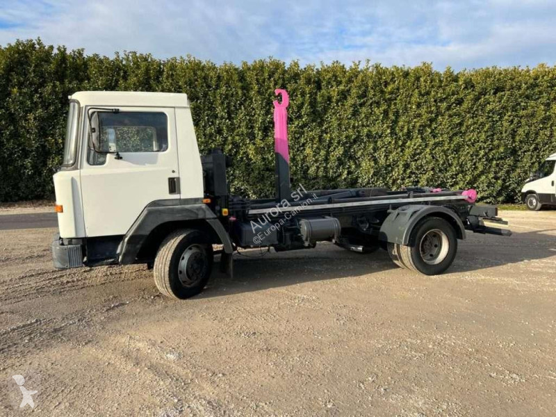 Camion Nissan 130/115 SCARRABILE