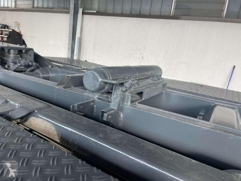 Camion  POSTERIORE INTERNO CON 2 PISTONI