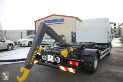 Renault hook arm system truck