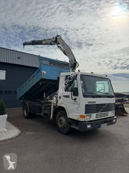 Volvo 320 truck
