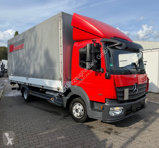 Kamion Mercedes 821