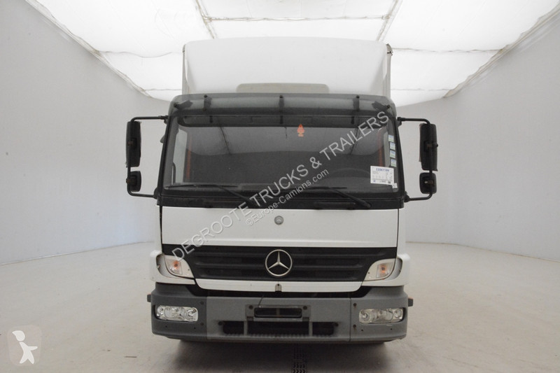 Teherautó Mercedes 1218