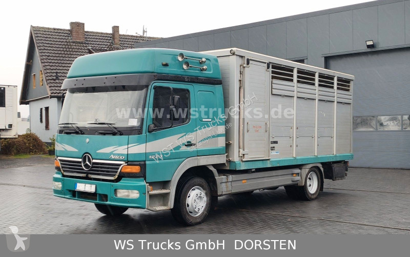 Kamion Mercedes 1223 1 Stock Hohe Gitter...