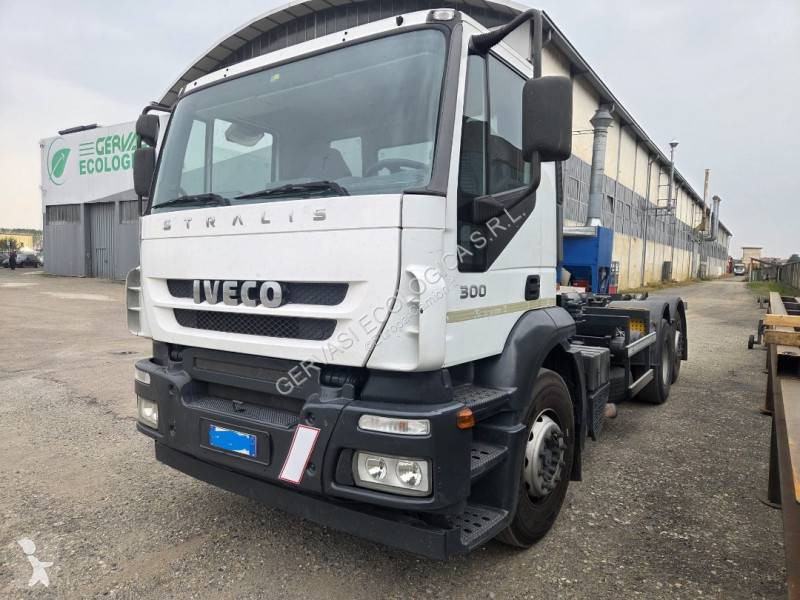 Iveco AD 260 S 30 truck
