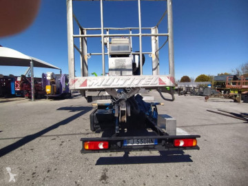 Camion nacelle Nissan