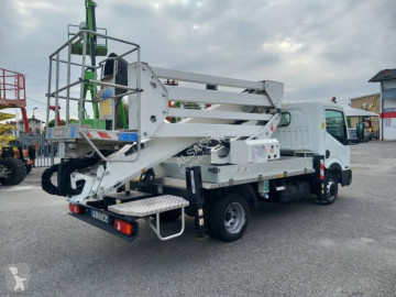 Camion nacelle Nissan