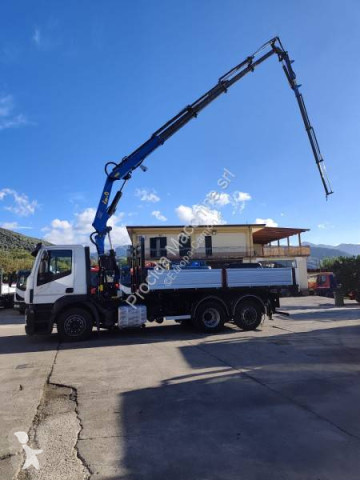 Камион самосвал самосвал с тристранно разтоварване Iveco