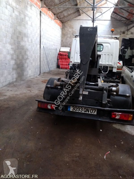 Nissan CABSTAR truck