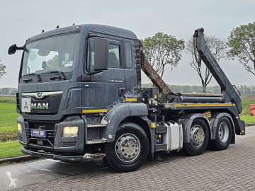 MAN skip truck