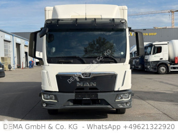 MAN box truck
