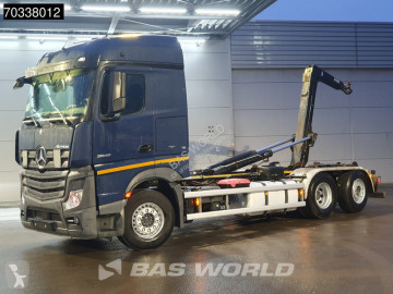 Mercedes hook arm system truck