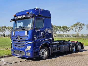 Mercedes hook arm system truck