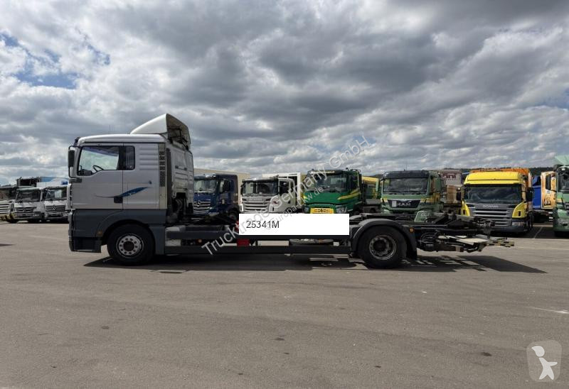 MAN 18.413 4x2 WB LKW AHK truck