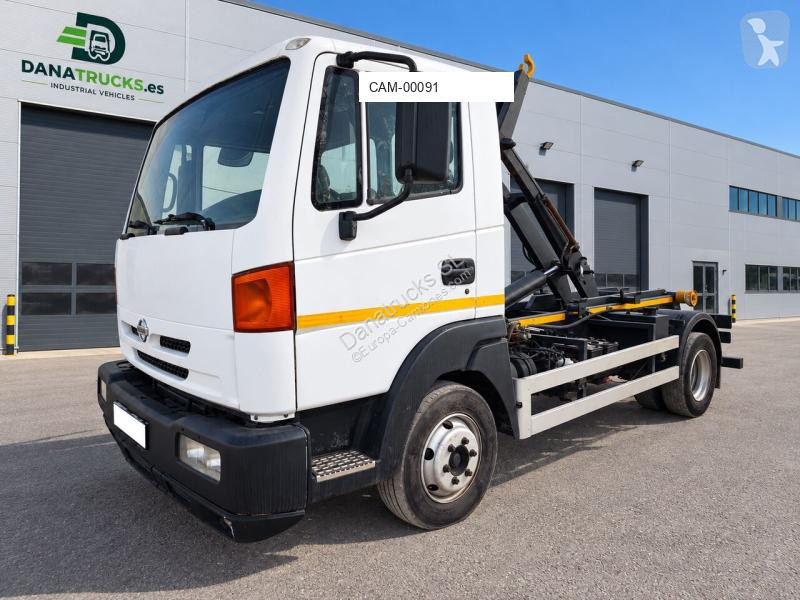 Nissan 5 Tn truck