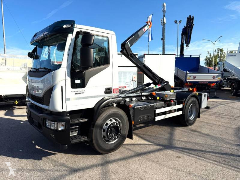 Iveco 180E32 truck