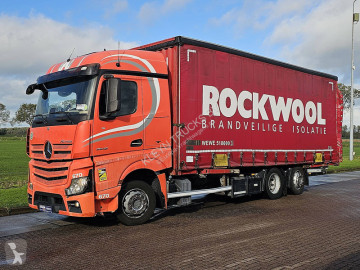 Mercedes tautliner truck