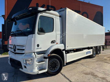 Mercedes box truck