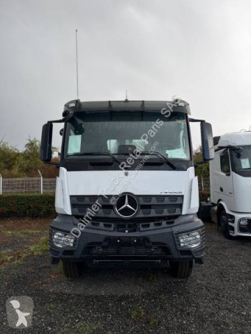 New Mercedes hook arm system truck