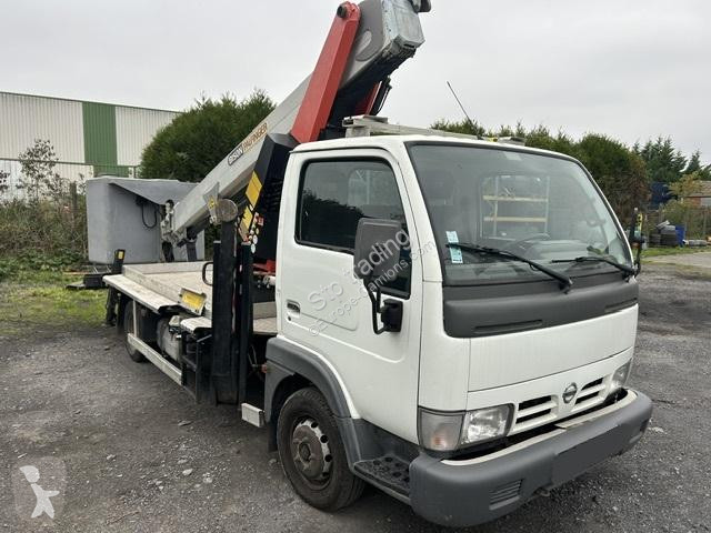 شاحنة Nissan NACEE V 16 METRES