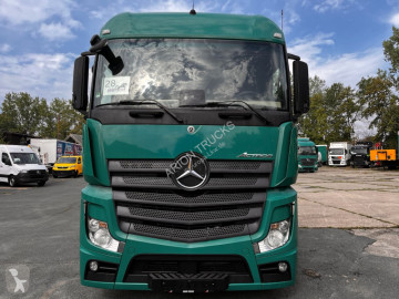Mercedes chassis truck