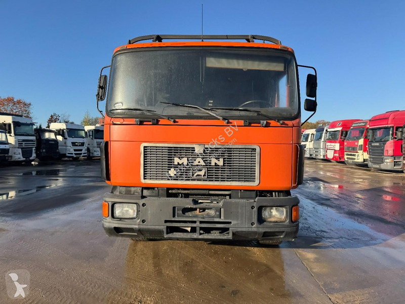Vrachtwagen MAN (6 CYLINDER WITH MANUAL PUMP /...