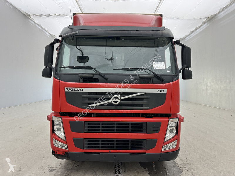 Teherautó Volvo 330 - 6x2