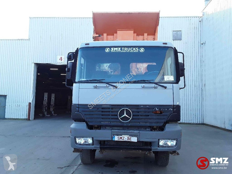Vrachtwagen Mercedes 3340 6x6