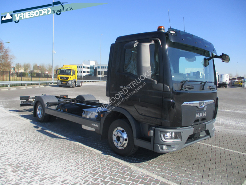 Kamion MAN 8.220 4x2 BL RHD