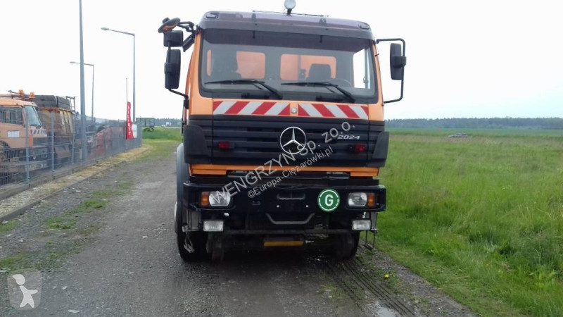 شاحنة Mercedes Pojazd dwudrogowy MERCEDES BENZ...