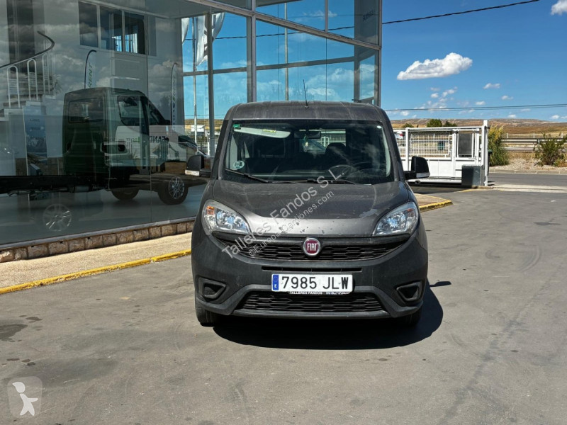 عربة نفعية Fiat Doblo