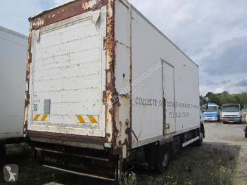 شاحنة عربة مقفلة Renault