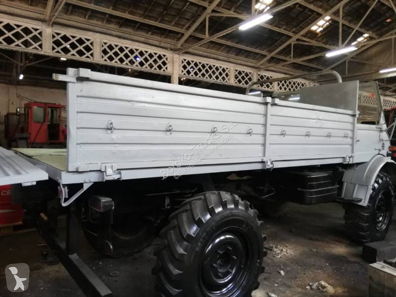Camion Mercedes Unimog