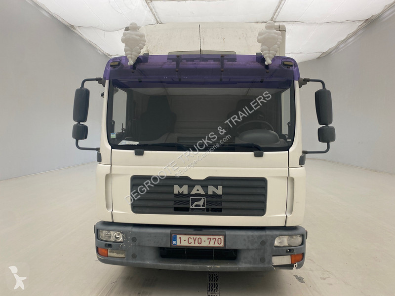 Vrachtwagen MAN 12.210
