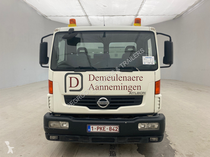 Camion Nissan 120.25