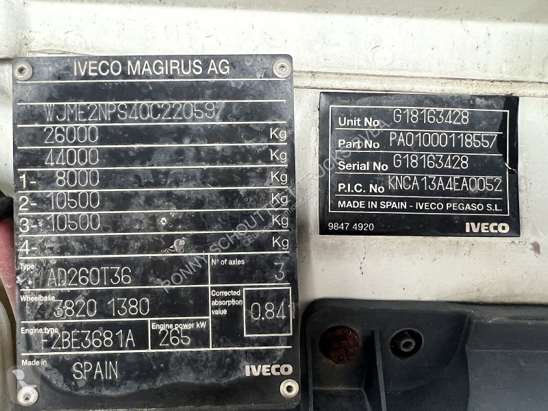Kamion Trakker AD260T36 6x4 Trakker AD260T36 6x4