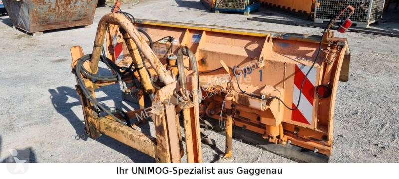 Uitrusting voor vrachtwagens  Schneepflug...
