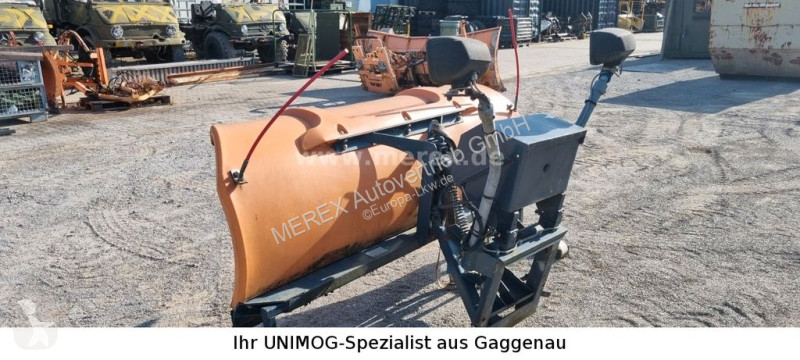 Uitrusting voor vrachtwagens  Schneepflug...