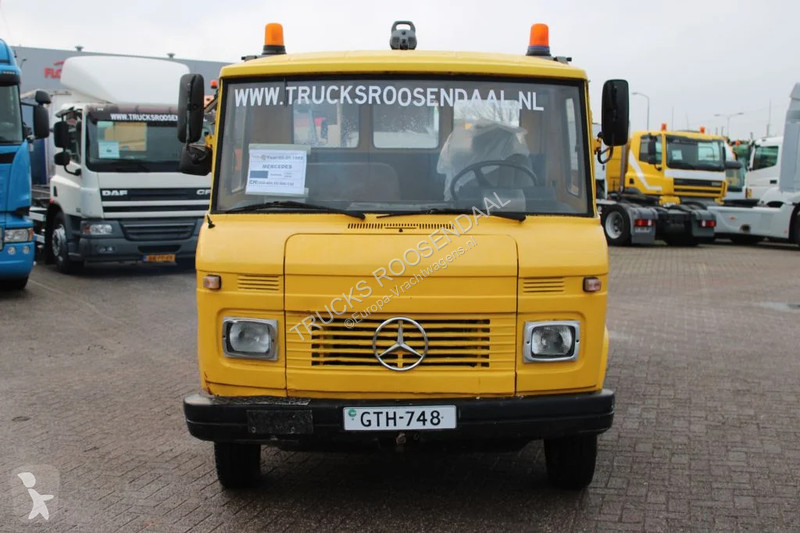 Vrachtwagen Mercedes 508 MANUAL
