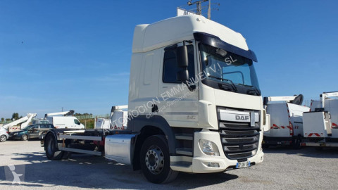 Camion porte containers DAF