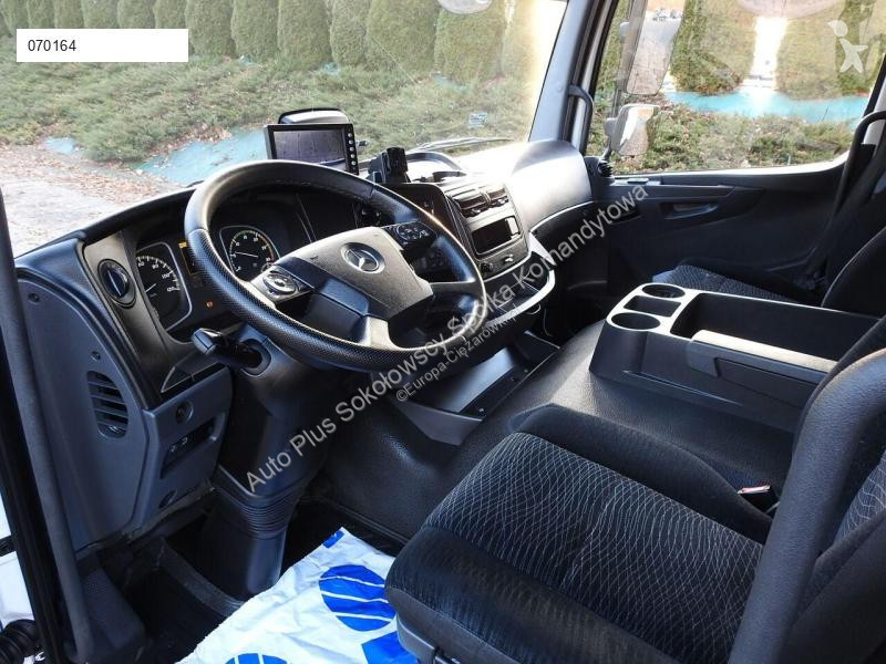 Camión Mercedes ATEGO 12.24 KONTENER CHŁODNIA...