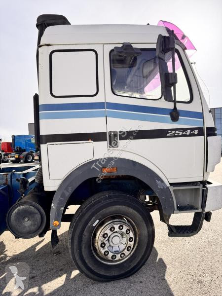 Kamion Mercedes  2544