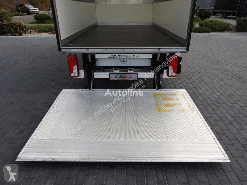 Kamion Mercedes SPRINTER KONTENER WINDA 8 PALET...