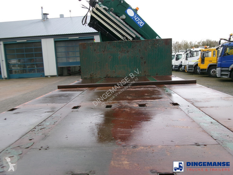 Vrachtwagen  Platform trailer + HMF 4720 K3 crane