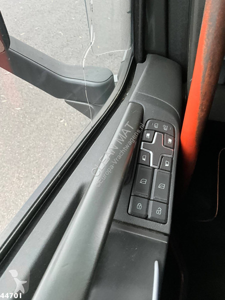 Kamion Volvo 8x4 Euro 6 Hiab 37 Tonmeter laadkraan