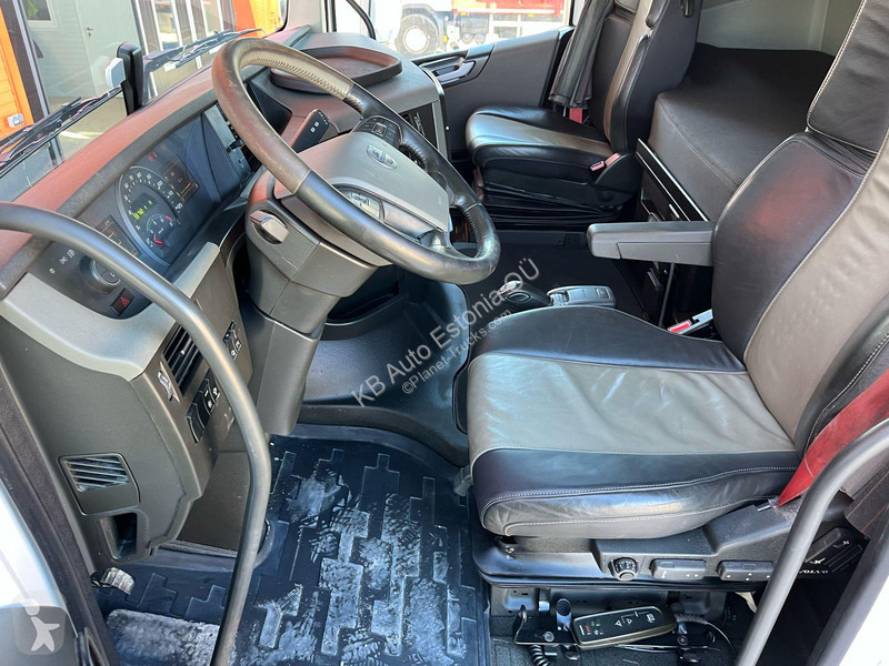 Kamion Volvo 6x4 RETARDER / TANDEM AXLE LIFT /...