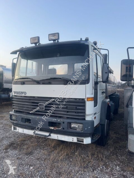 Camión Volvo FL 618