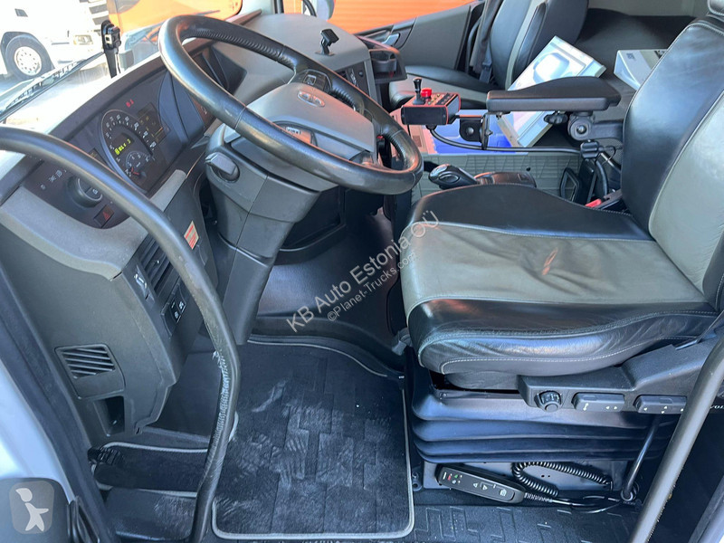 Kamion Volvo 8x4 RETARDER / TANDEM AXLE LIFT /...